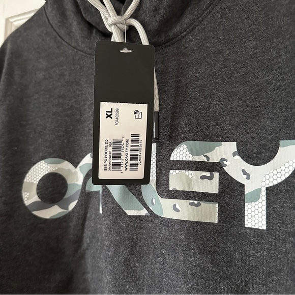 Oakley • Hoodie Grey Sweatshirt - Picture 4 of 4